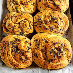 black garlic knots bread